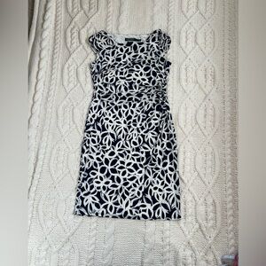 Lauren Ralph Lauren dress 
Blue floral  pattern 
Size 8
Very good condition